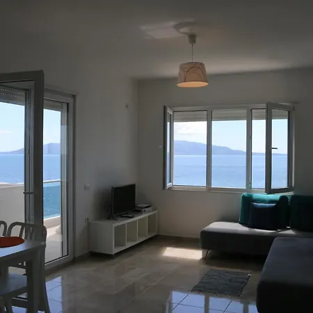 White Sea View 公寓