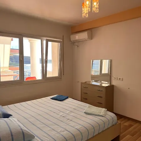 Apartment White Sea View Sarande