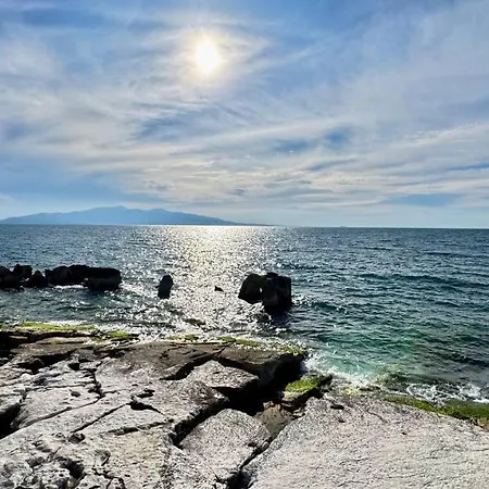 White Sea View Apartment