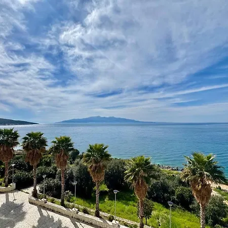 Apartment White Sea View
