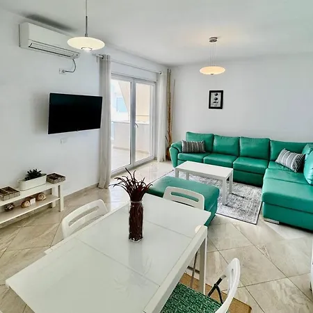 White Sea View Apartament *