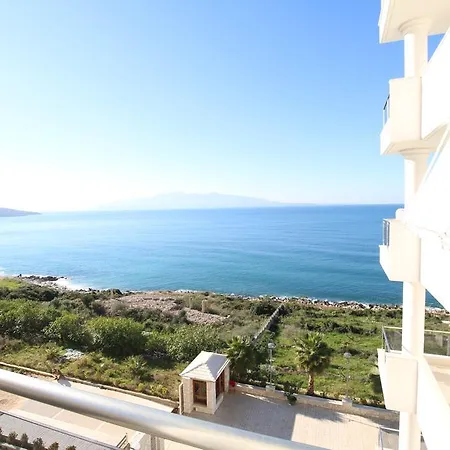 White Sea View Apartment